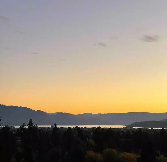 تختخواب و صبحانه A Vista Villa Couples Retreat