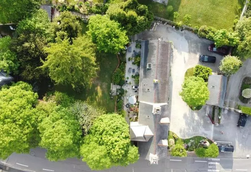 تختخواب و صبحانه Auberge De Keranden
