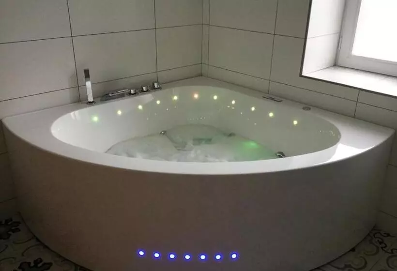 تختخواب و صبحانه Auberge De Keranden
