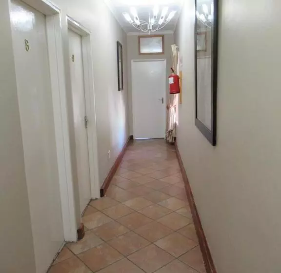 ベッドアンドブレックファースト Faces Guesthouse