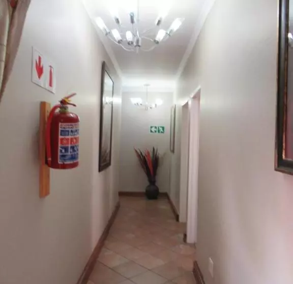 ベッドアンドブレックファースト Faces Guesthouse