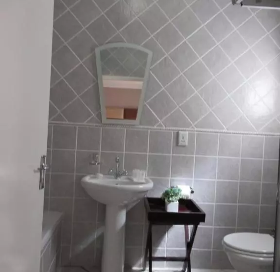 ベッドアンドブレックファースト Faces Guesthouse