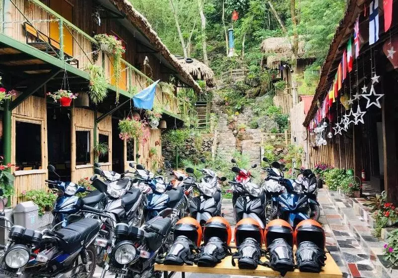 تختخواب و صبحانه Green Hill Hostel & Tour