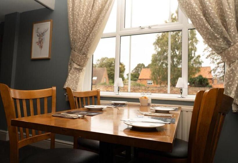 Отель The Finch Hatton Arms