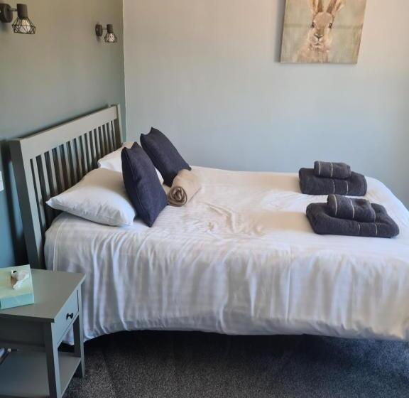 Отель The Finch Hatton Arms