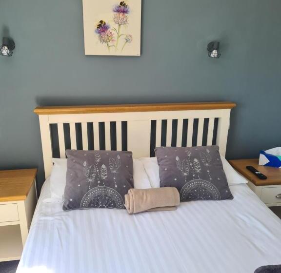 Отель The Finch Hatton Arms