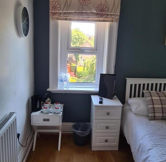 Отель The Finch Hatton Arms