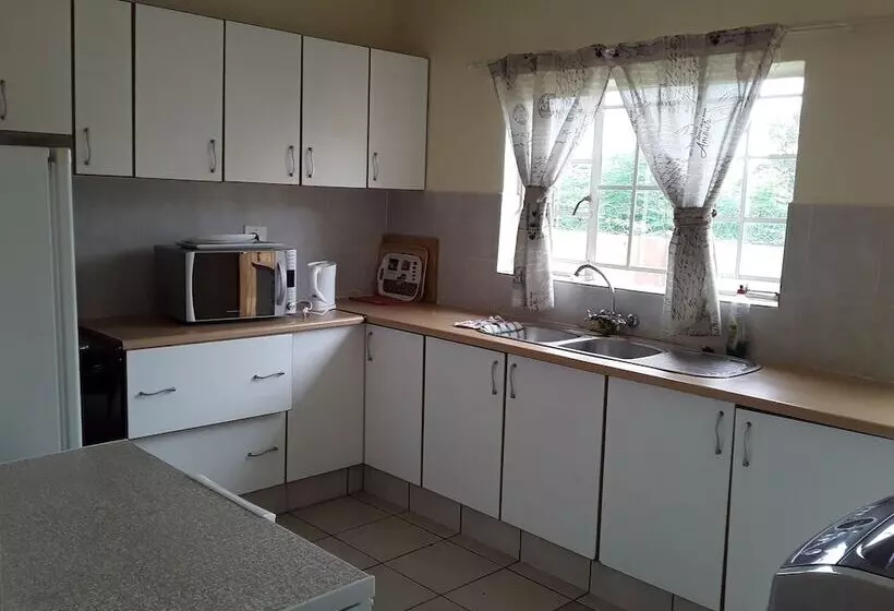 Vuya Nathi Bed And Breakfast