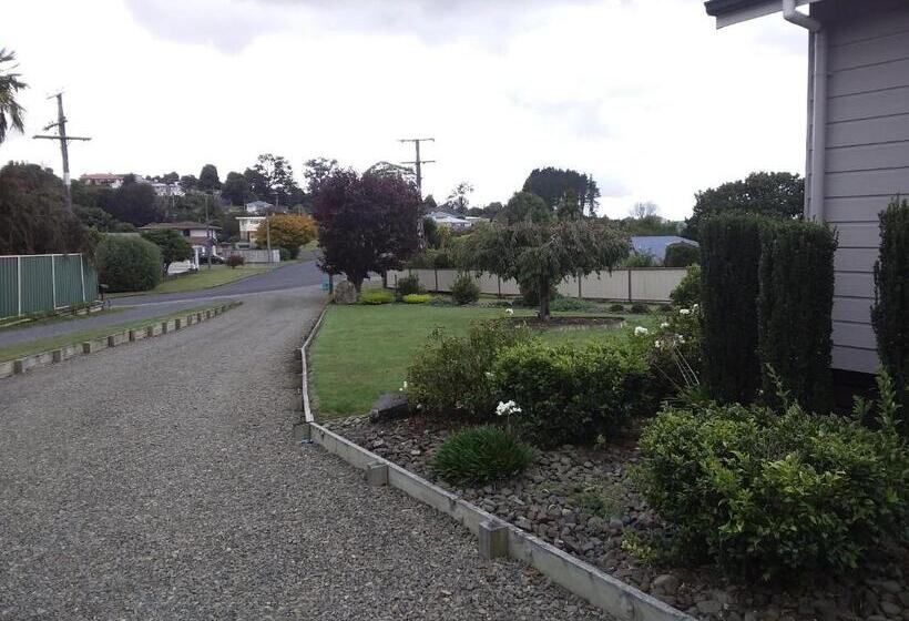 Chris And Dave's B & B