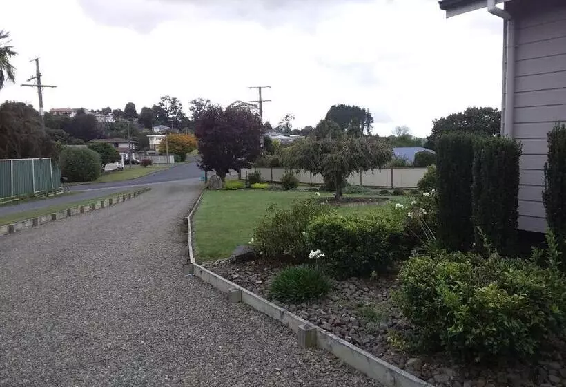 Chris And Dave's B & B