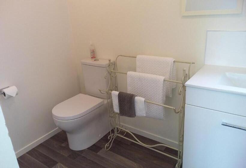 Chris And Dave's B & B