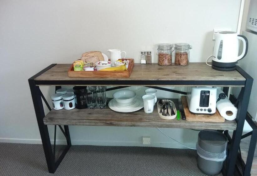 Chris And Dave's B & B