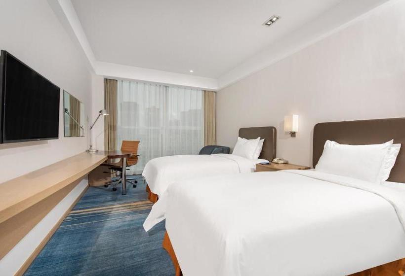 Отель Holiday Inn Express Dalian Development Zone, An Ihg