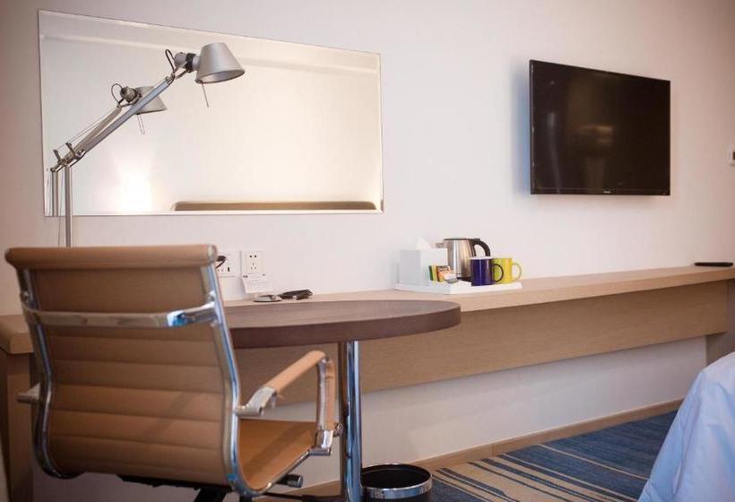 Отель Holiday Inn Express Dalian Development Zone, An Ihg