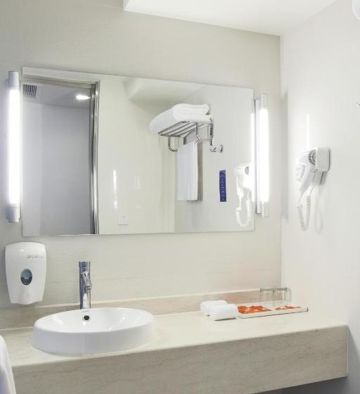 Отель Holiday Inn Express Dalian Development Zone, An Ihg