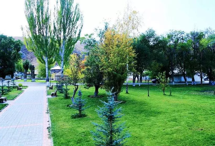 هتل Khan Tengri