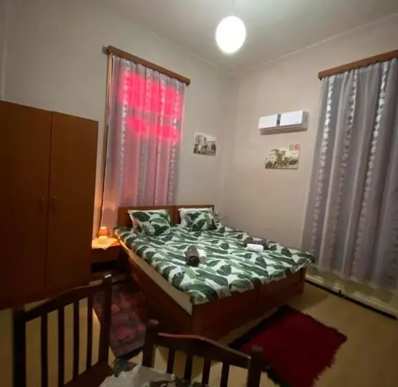 ホテル Korca City Rooms