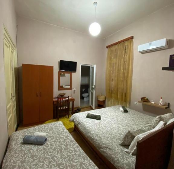 酒店 Korca City Rooms