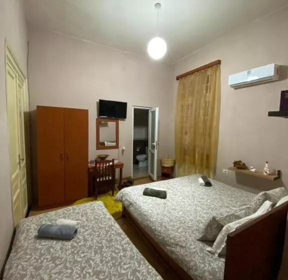 ホテル Korca City Rooms