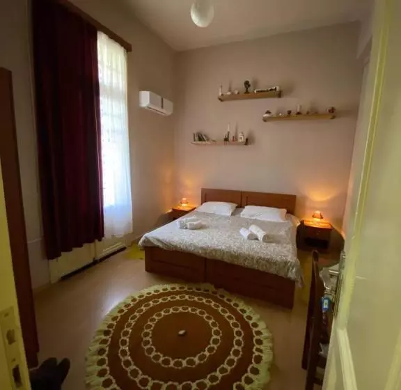 ホテル Korca City Rooms