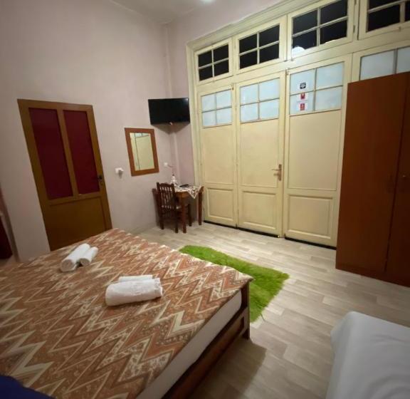 酒店 Korca City Rooms