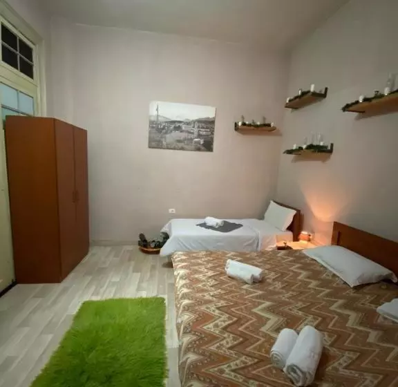 ホテル Korca City Rooms