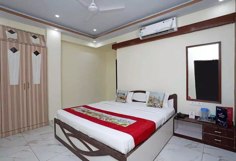 ホテル Oyo 166 Madhuram