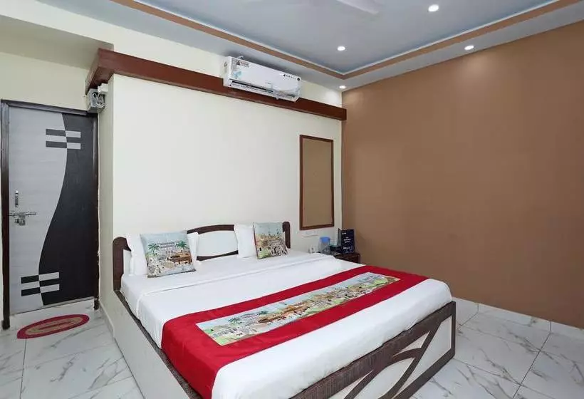 ホテル Oyo 166 Madhuram