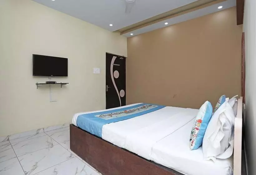 ホテル Oyo 166 Madhuram