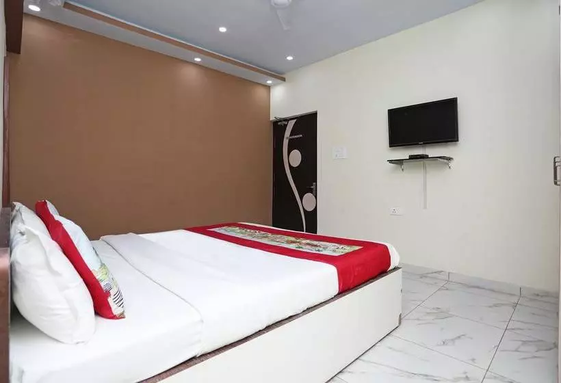 ホテル Oyo 166 Madhuram
