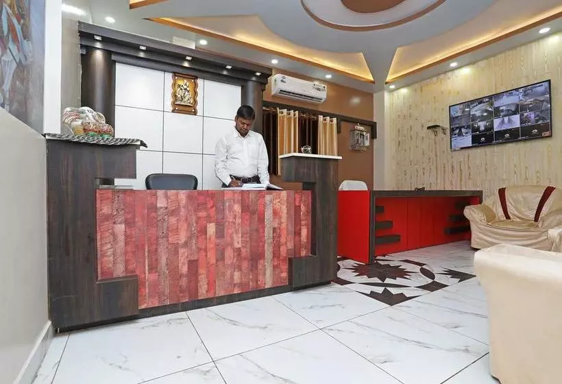 ホテル Oyo 166 Madhuram