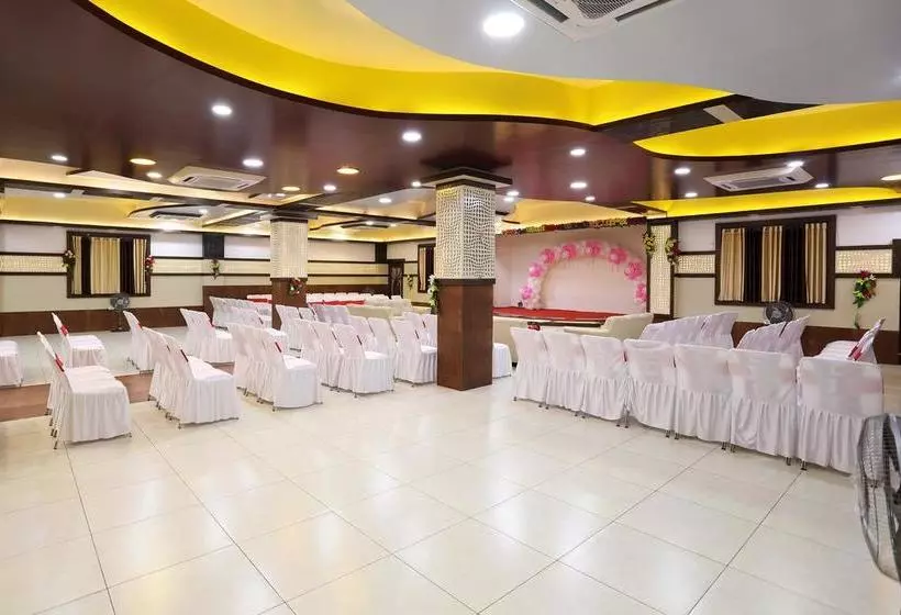 ホテル Oyo 166 Madhuram