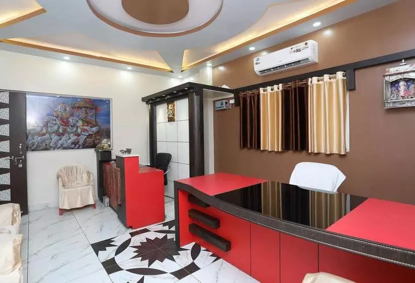 ホテル Oyo 166 Madhuram
