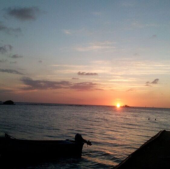 هتل Serene By The Sea