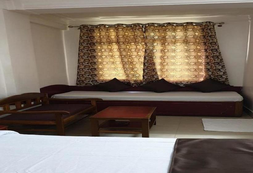 בית מלון כפרי The Zara Residency