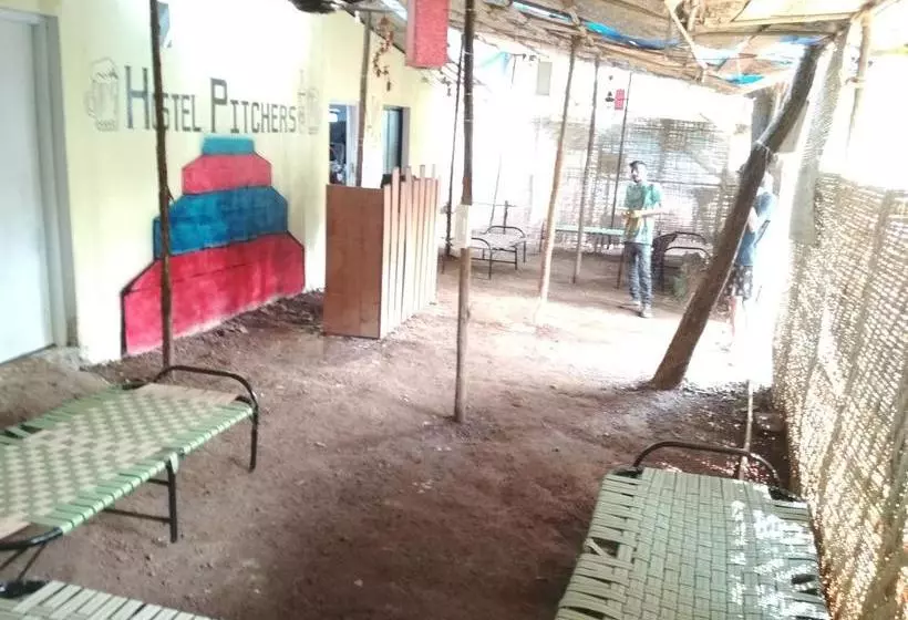 Hostel Pitchers