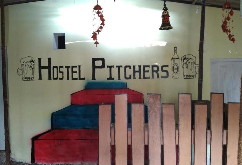 Hostel Pitchers