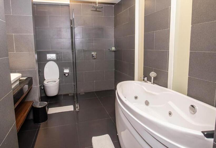 בית מלון כפרי Golden Tulip Essential Makassar