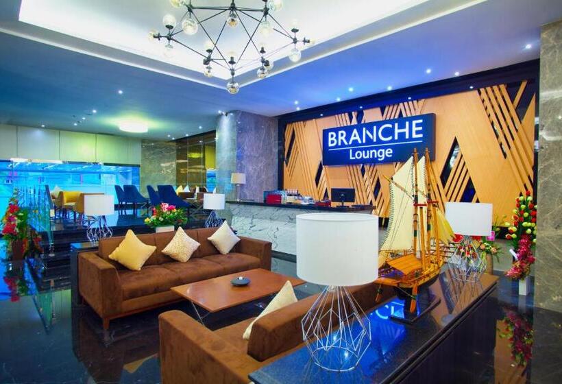 בית מלון כפרי Golden Tulip Essential Makassar