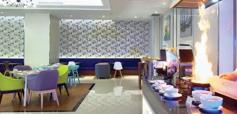 ホテル Golden Tulip Essential Makassar