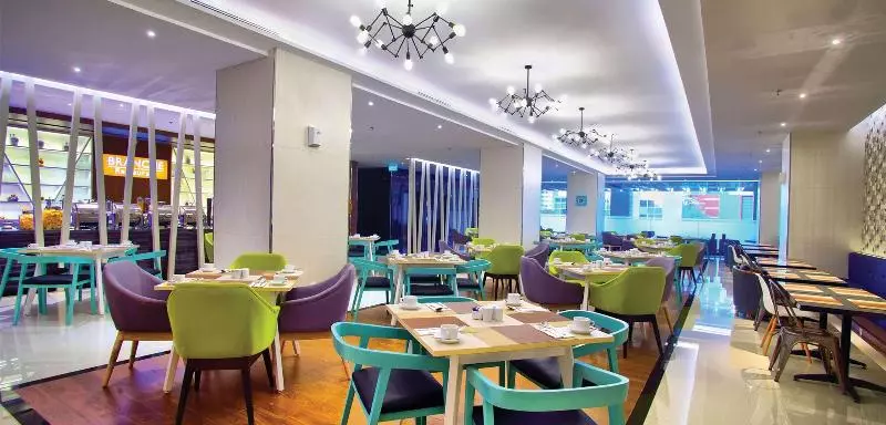 ホテル Golden Tulip Essential Makassar