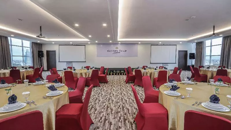 ホテル Golden Tulip Essential Makassar