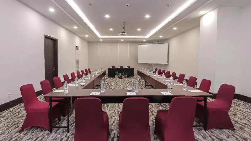 ホテル Golden Tulip Essential Makassar