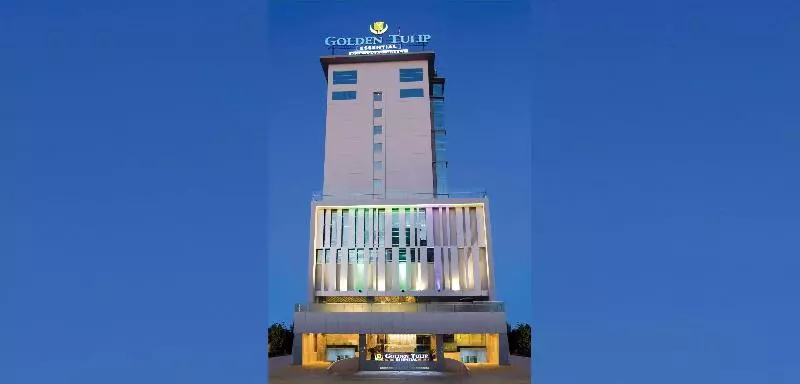 ホテル Golden Tulip Essential Makassar