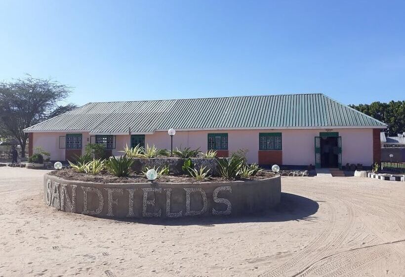 هتل Sanfields Lodwar Camp