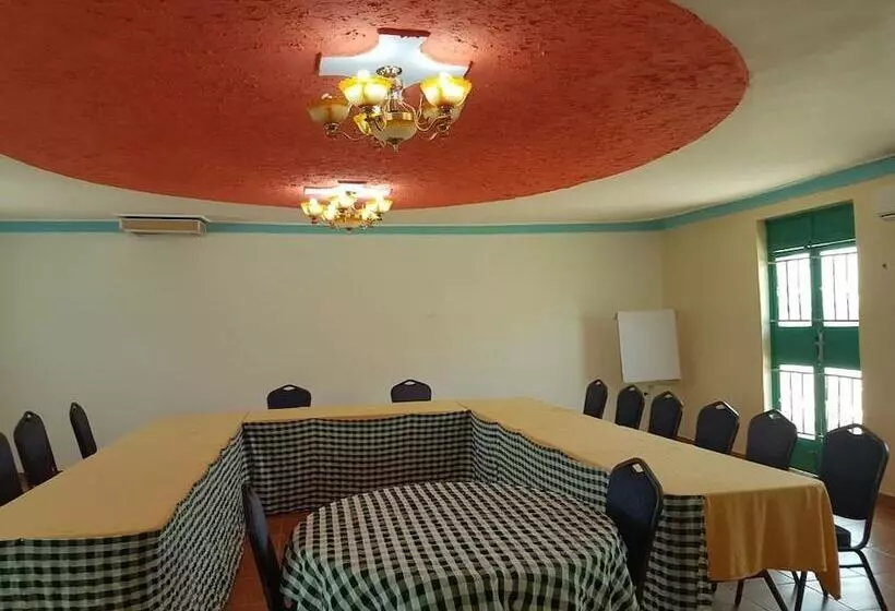 هتل Sanfields Lodwar Camp