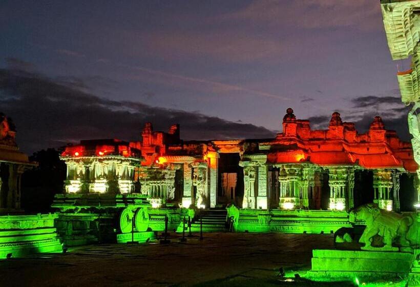 Hotel Varsha Hampi