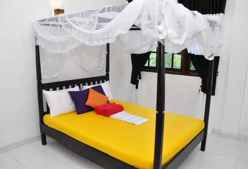 تختخواب و صبحانه Bon Accord Mirissa