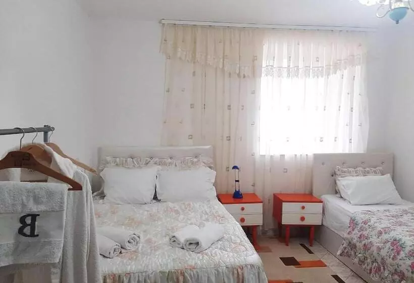 تختخواب و صبحانه Vrenjo Guesthouse
