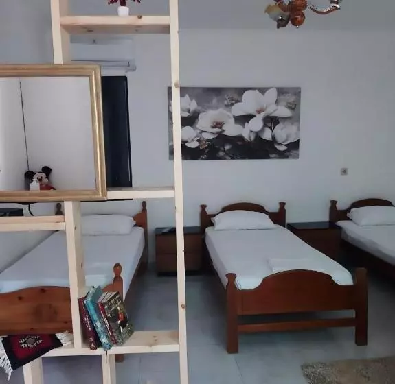 تختخواب و صبحانه Vrenjo Guesthouse